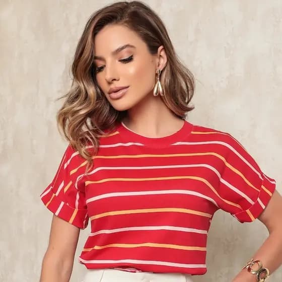 Blusa Feminina Listrada Manga Curta Soltinha e Casual T-Shirt Colorida Gola O