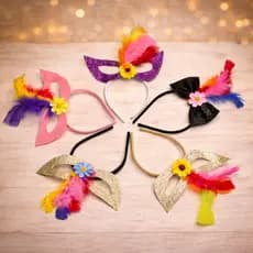 Arquinho Tiara de Carnaval Bebê Infantil Máscara Glitter + Penas | Fantasia Festa - Cores Sortidas