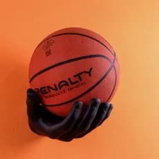 Suporte de Parede em Formato de Mão Decoração - Mão Suporte para Exposição de Bola de Futebol Vôlei Basquete
