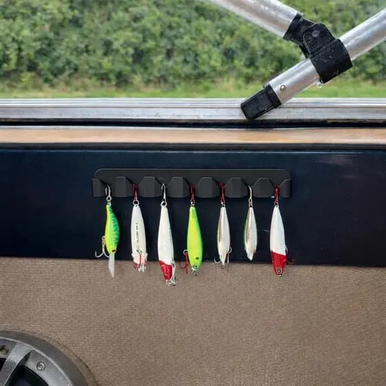 Porta Isca Artificial Organizador de Pesca Adaptável em Diversas Superficies Dupla Face 3M Inclusa