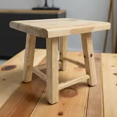 Banqueta Pequena 20cm quadrada Madeira Leve Portátil Infantil Cozinha Cadeirinha Escolinha