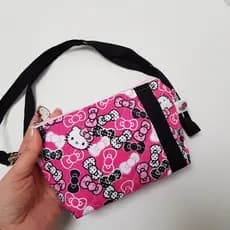 Bolsinha Infantil de Tecido e Alça Regulável Hello Kitty. Pequena