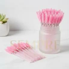 Kit com 50 Escovinhas Descartáveis para Sobrancelhas e Cílios Rosa Clara