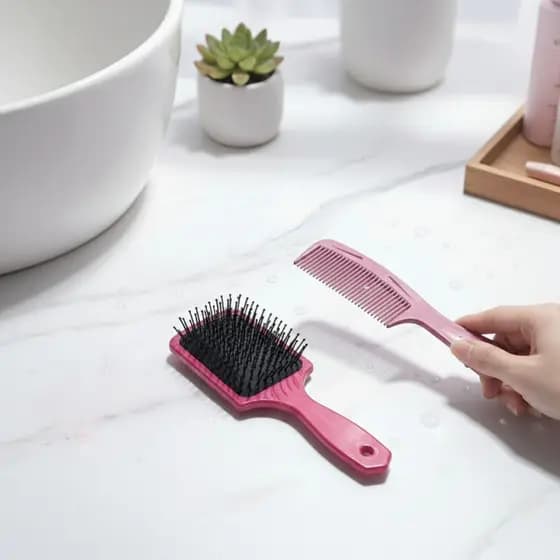Kit Escova Raquete e Pente Rosa: Desembarace e Estilize com Delicadeza! Cabelos Lindos e Saudáveis
