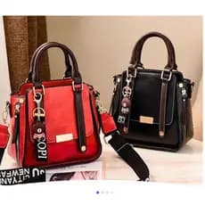 Bolsa feminina transversal portátil crossbody passeio medio novo alça letra.