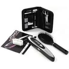 Escova a laser com materiais de barbearia e manicure