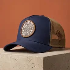 Boné Trucker Medalhão De São Bento Religioso Masculio Feminino Aba Curvada Ajustavel Original
