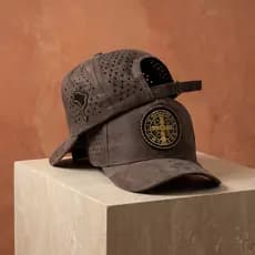 Boné Trucker Medalhão De São Bento Furadinho Premium A Laser Aba Curva Em Camurça Redinha Masculino Original