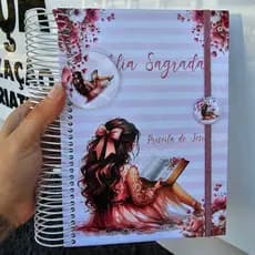 Bíblia Personalizada - Garota na Capa | Presente Perfeito para Mulheres Cristãs> Letra Pequena