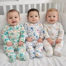 Kit 3 Macacões de Bebê Sortido Menino Menina com Zíper e Vira-Pé