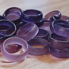 Anel Roxo Cristal Vidro Quartzo Strass Brilho Intenso Tons Claros Escuros Aro 21 22