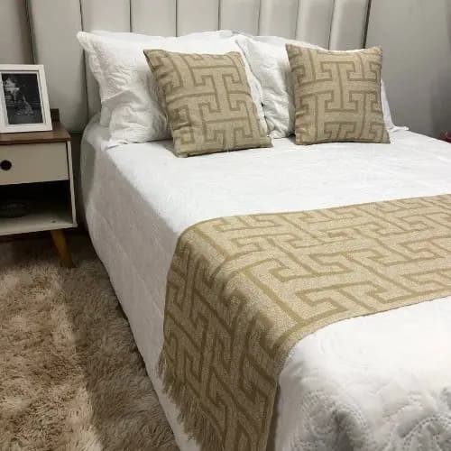 Kit Peseira Para Cama Grande Decorativa + 2 Capas de Almofada C/ Zíper Jacquard Casal King Queen