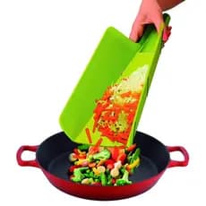 TÁBUA GOURMET DE CORTE DOBRÁVEL ABRE SERVE PARA CORTAR ALIMENTOS, FECHADA ,SERVE P COLOCAR OS FATIADOS DA SUA RECEITA .