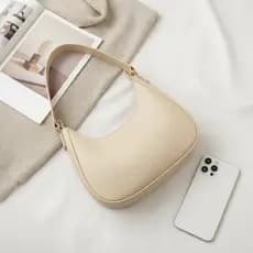Bolsa Feminina Creme Baguete Espaçosa De Ombro Alça Grossa Estilosa e Casual
