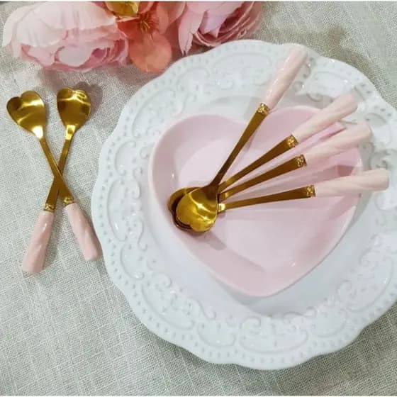 Conjunto 6 Colheres Luxo de Chá Formato Coração Dourado com  Cabo de Porcelana Rosa Bebê