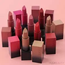 Batom Matte Huda Beauty Power Bullet ultra-pigmentado