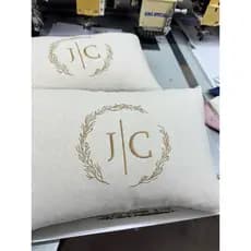 Almofada Baguete (01 UNIDADE) Rineira Moldura FLORAL com Enchimento Personalizada Para Cama Posta 50x30 Letras Inicial