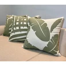 Kit 03 Almofadas Luxo 50x50 cm Tecido Linho com Aplicação em Bouclé - Com Enchimento