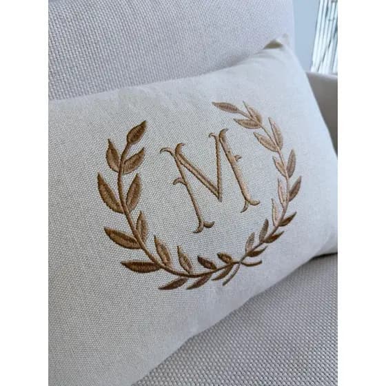 Almofada Personalizada Inicial Bordada Com Enchimento 50x30cm Baguete Cama Posta