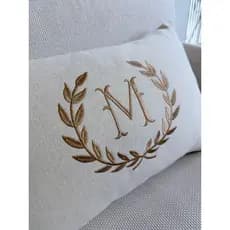 Almofada Personalizada Inicial Bordada Com Enchimento 50x30cm Baguete Cama Posta