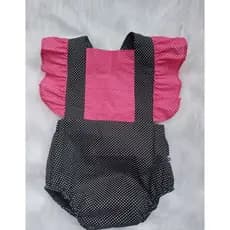 Jardineira Metoo preto e rosa