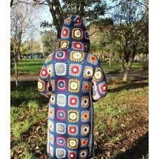 Maxi Cardigan de Crochê Granny Square Colorido com Capuz | Casaco Longo Artesanal Boho