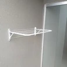 Varal de Parede Retrátil 69cm em aço para apartamento e área de sol