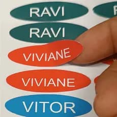 100 Etiquetas Adesivas Escolar Lápis - personalizada  em Vinil - Duas Crianças