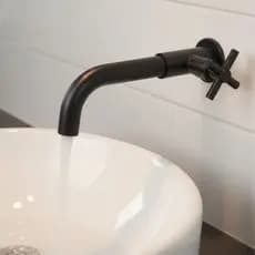 Torneira Gourmet de Parede Bico Longo Metal Banheiro Lavabo Cozinha Manopla Cruzeta Água Fria