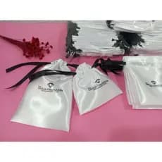 Saquinho de cetim personalizado para jóias/ bem casado/ brindes/ aniversário/ lembrancinhas