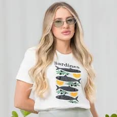 Camiseta Feminina Off Sardinhas