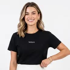 Camiseta Feminina Preta Believe  em Algodão Confortável  com Estampa Moderna e Inspiradora