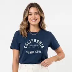 Camiseta Feminina Azul Marinho Estilo California Conforto e Modernidade Versátil T-Shirt básica