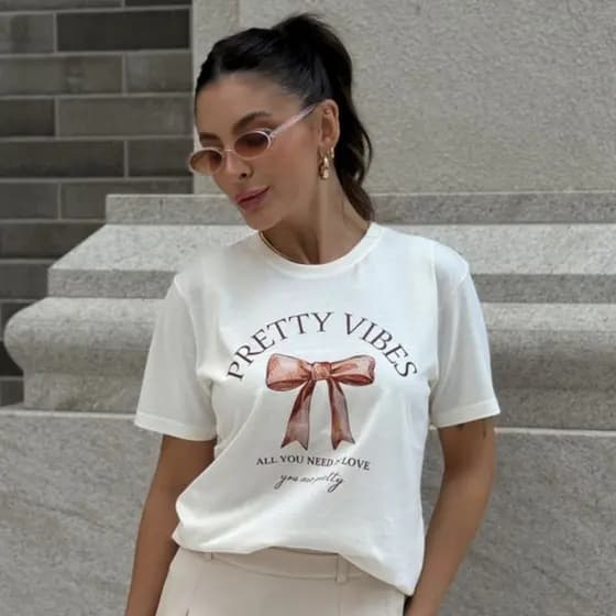 Camiseta Feminina Off Laço Pretty Vibes Super Confortavel