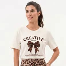 Camiseta Feminina Off-White Laço Animal Print em Algodão Confortável com Estampa Moderna e Elegante