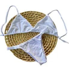 Biquíni  cortininha  + calcinha marquinha de fita  canelado branco.