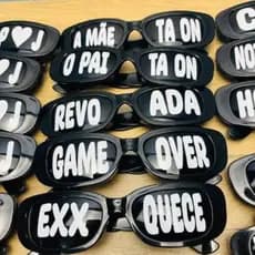 OCULOS VINTAGE RETRO COM FRASES ADESIVADAS