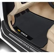 Jogo Soleira Detalhe Prata + Tapete Lado Preto Gm Onix