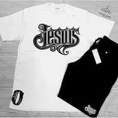Conjunto Kit camiseta verão 100% algodão bermuda leve para caminhada e academia JESUS + RELOGIO DIGITAL