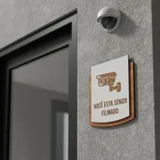 Placa Decorativa Mdf Victare Petit 15x13cm | Câmera de Segurança