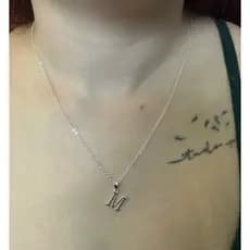 Corrente com a inicial do nome M feminino aço inoxidável antialérgico
