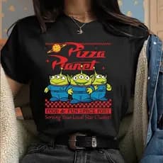 Camiseta Unissex Toy Story Pizza Planet Aliens Filme Lançamento Desenho Infantil e Adulto Algodão