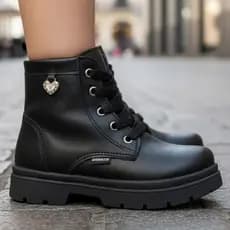 Bota Botina Infantil Coturno Menina Juvenil Leve Macia Confortável Feminino Coração Sola Reta