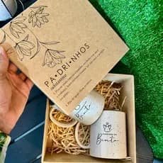 Kit Canecas e Caixa MDF Personalizadas Anjinho Para Padrinhos de Batismo, Aniversário Lançamento