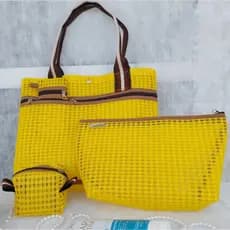Bolsa de Praia ou Piscina de treliça amarela com lindas e úteis nécessaires.