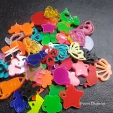 Pingentes em acrilico de 1,5 cm a 2 cm