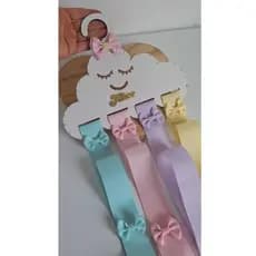 Organizador de laço infantil porta laços, faixinha e tiara, cabide decorado com perolas e pompom