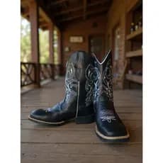 Bota Masculina e Feminina Cano Longo Texana, em couro ecológico