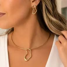 Colar Choker Feminino Folheado Dourado Elegante Kit Colar E Brinco Feminino Moderno Luxo Geométrico.