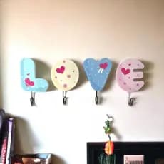 Kit C/4 Ganchos De Parede Adesivos Decoracao Love Multiuso Ganchos